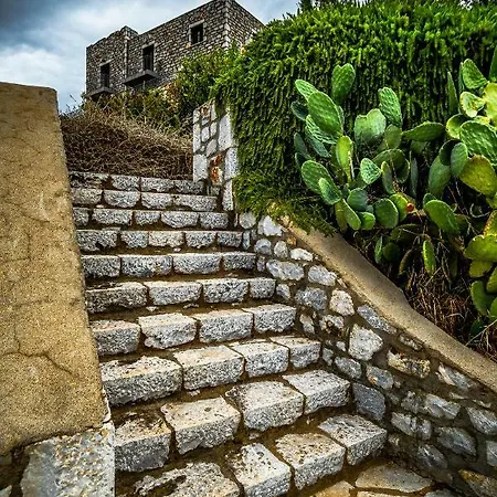 Onar Mani Apartmanhotel Néon Oítilon