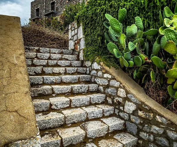 Onar Mani Lejlighedshotel Néon Oítilon